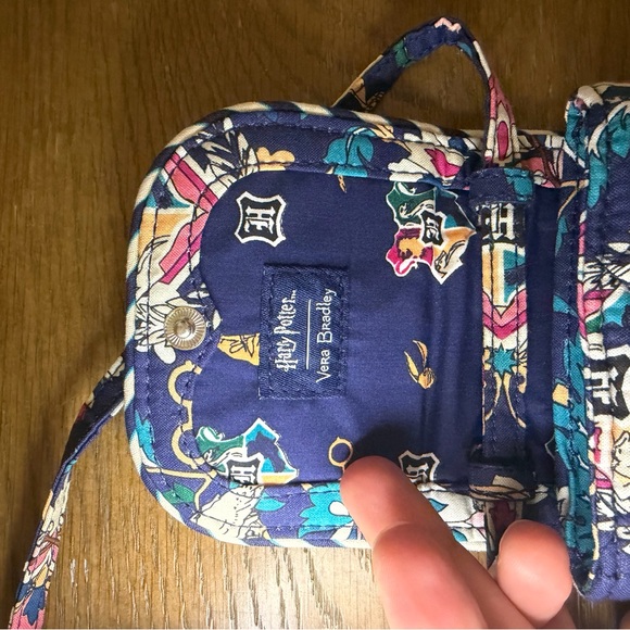 VERA BRADLEY Harry Potter Home to Hogwarts Carson Cell Phone Crossbody Bag Case - Picture 3 of 9